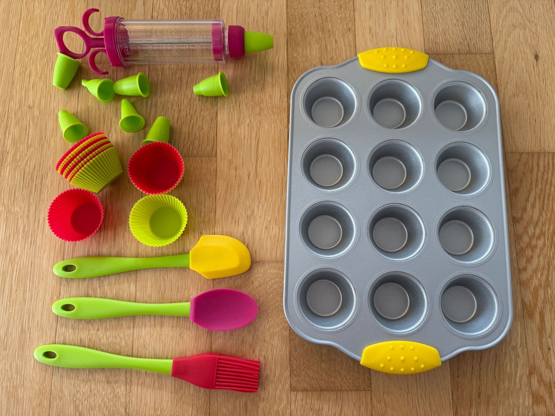 Teglie da forno: Cupcake-Backset für Kinder, einmal benutzt – Usato da Baden venduto da Polvere