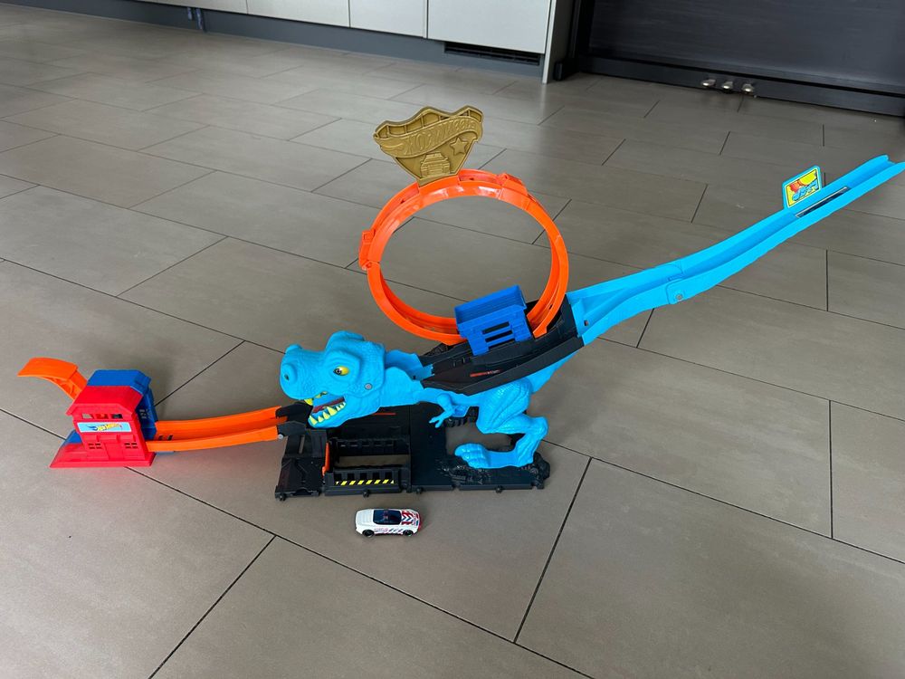 Hot Wheels City LoopingBahn TRex DinosaurierAngriff Kaufen auf Ricardo