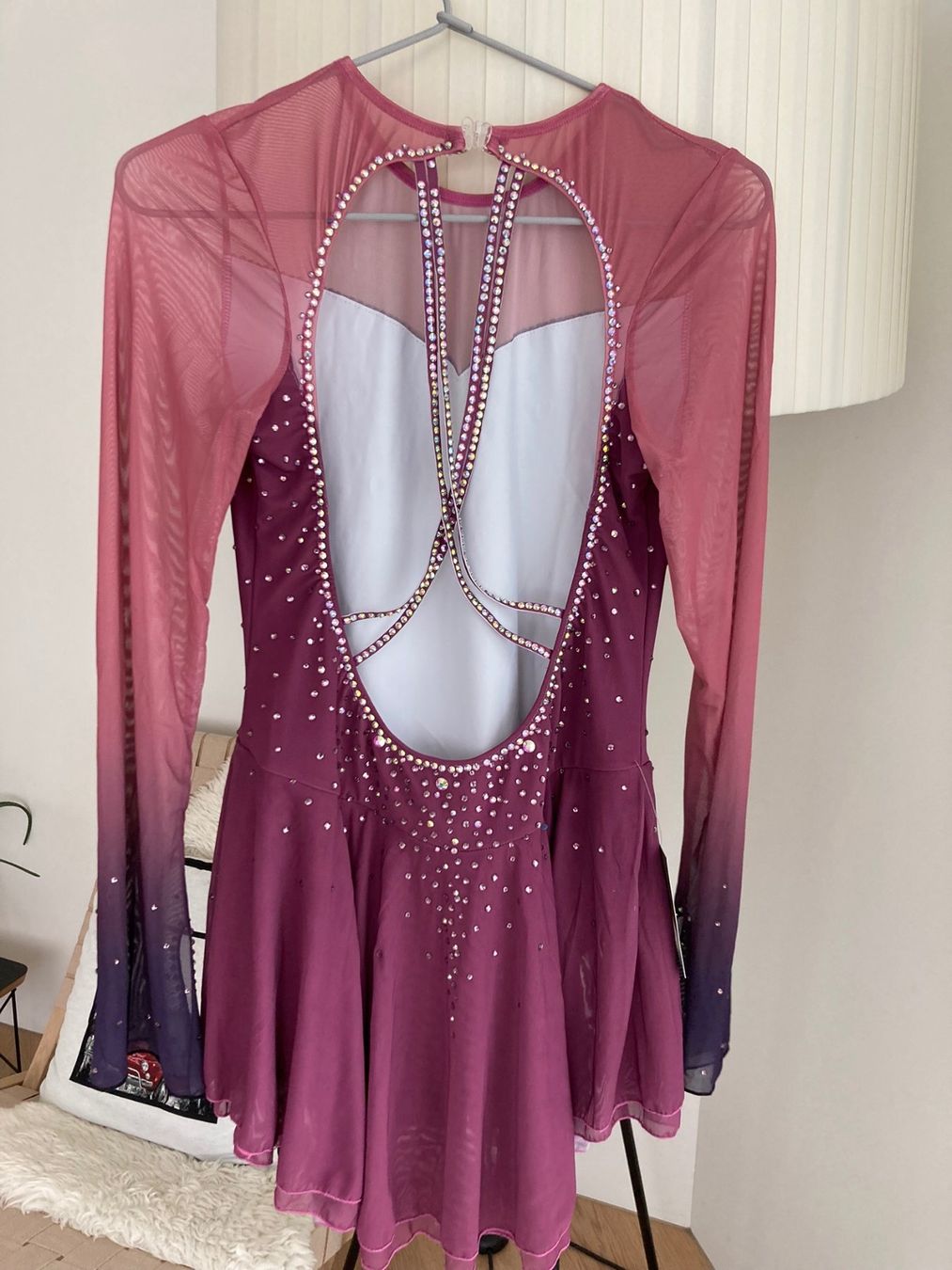 Kleider: Eiskunstlauf Kürkleid – Gebraucht aus Pfäffikon SZ von  1