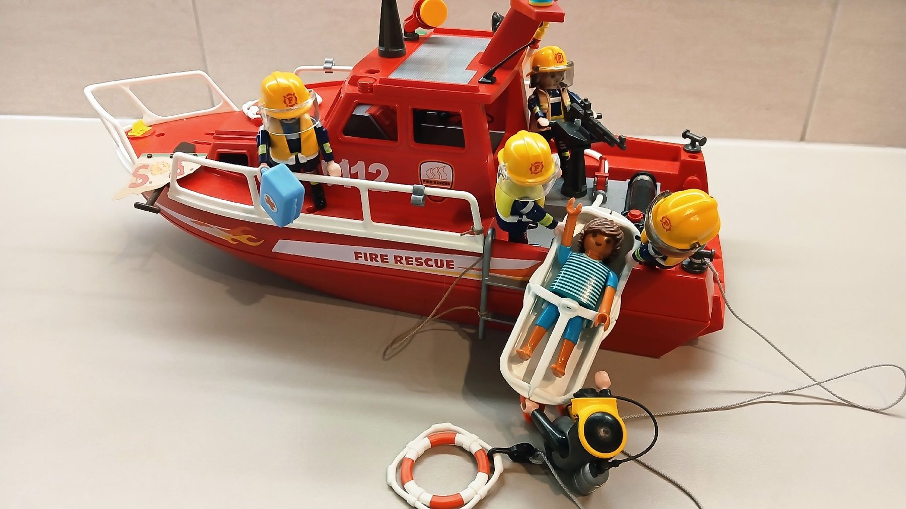Playmobil Giocattoli: Playmobil bateau de secours pompier – Usato da Romainmôtier venduto da PanPan 5