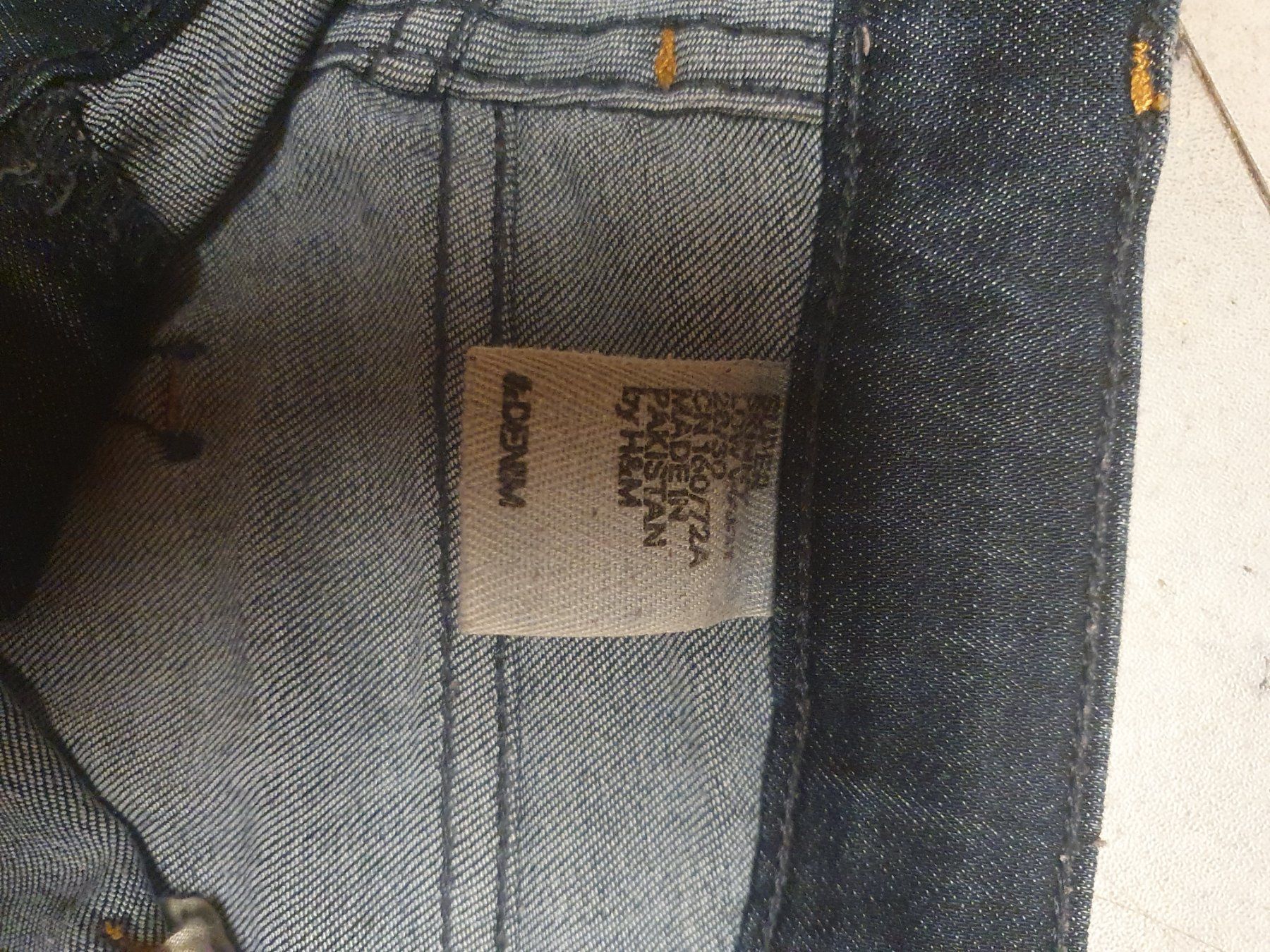 Jeans: Jeans – Usato da Moosseedorf venduto da Sonnenschein.. 3