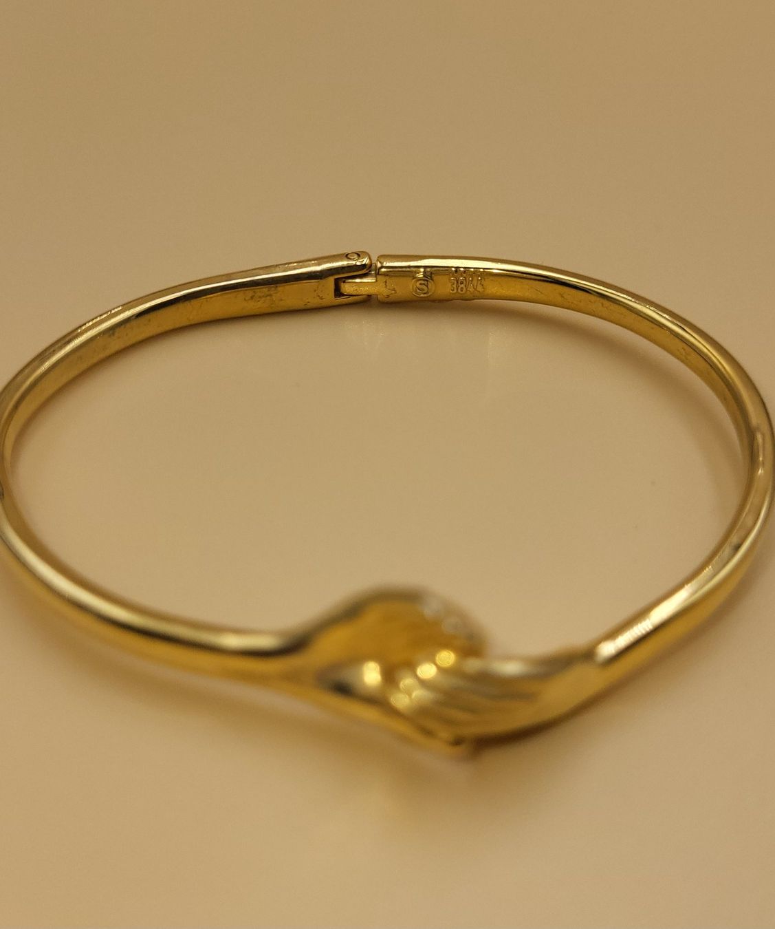 Armbänder & -reifen: Goldene Armreif mit Händchen - Symbol der Freundschaft – Gebraucht aus Wald ZH von SwissPawnshop 6