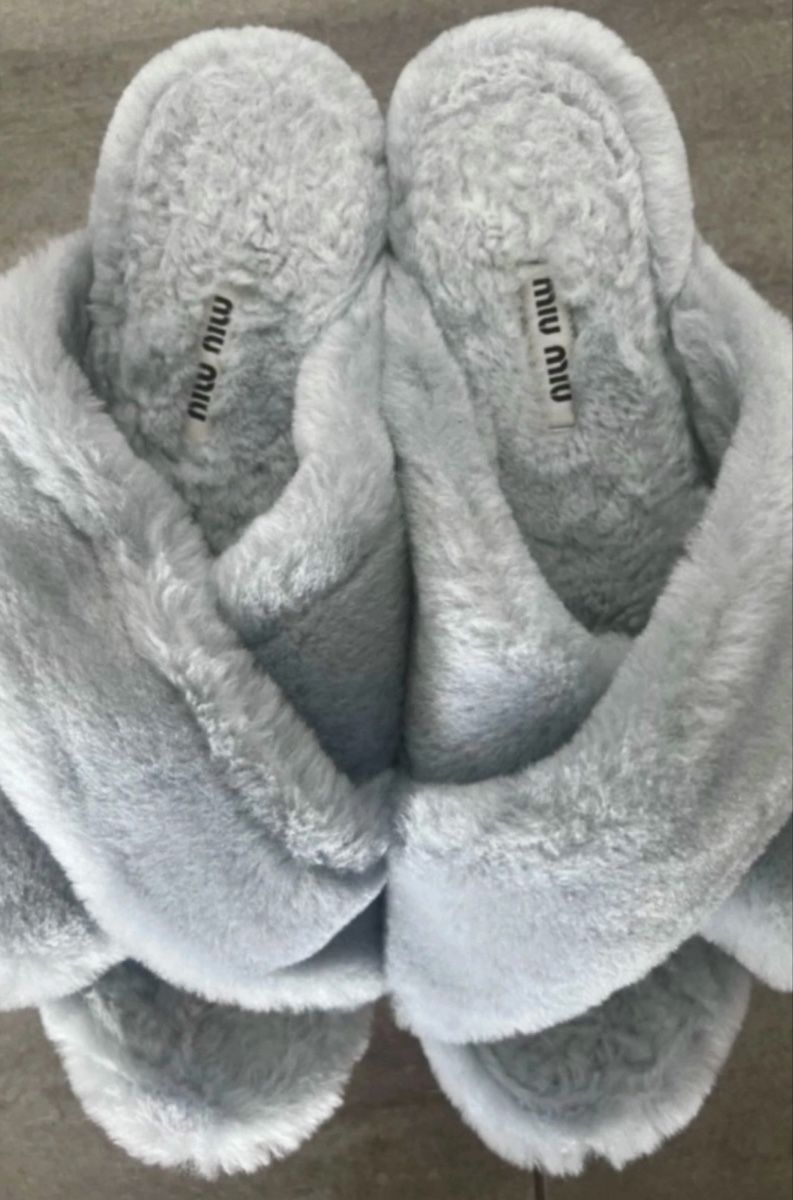 Miu Miu Scarpe da donna: Miu Miu  fur mule  – Usato da Lausanne venduto da Loyal_8 3
