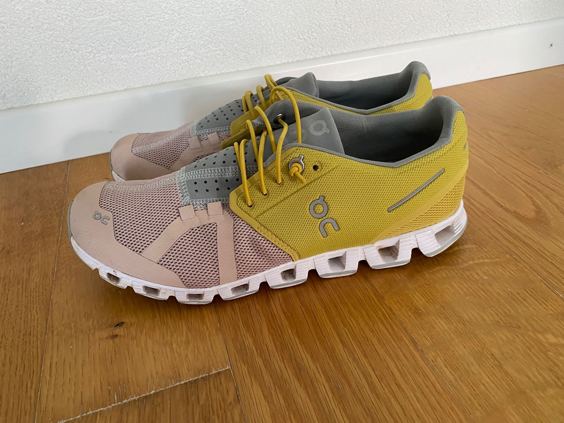 On Scarpe da uomo: ON CLOUD GR 40,5(FAST NEUWERTIG )AB 1 FRANKEN – Usato da Zürich venduto da Fashionparade