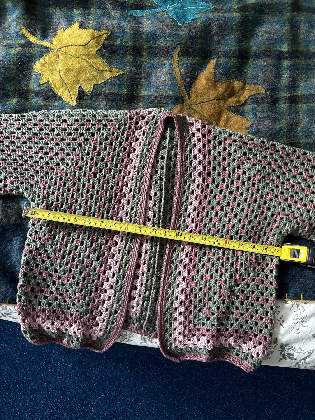 Pulls & Sweat-shirts: Gehäkelte Strickjacke – Neuf (Voir description) à Zürich par GrucciaGlam 5