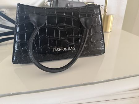 Sac à main noir motif crocodile 20x12cm excellent état