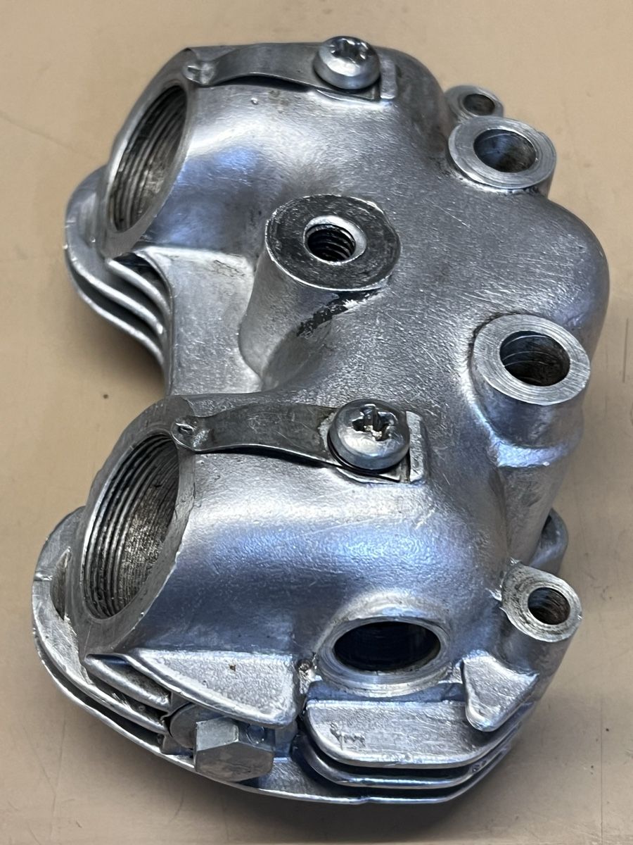 Triumph Tutti i ricambio per moto: Triumph Bonneville Oldtimer Ventildeckel 2 – Usato da Rickenbach / Sulz venduto da Alfisti156 3