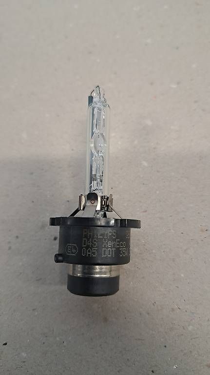 Tutti pezzi di ricambio auto: D4S Xenon Autolampe Philips  – Usato da St. Antoni venduto da Andy85