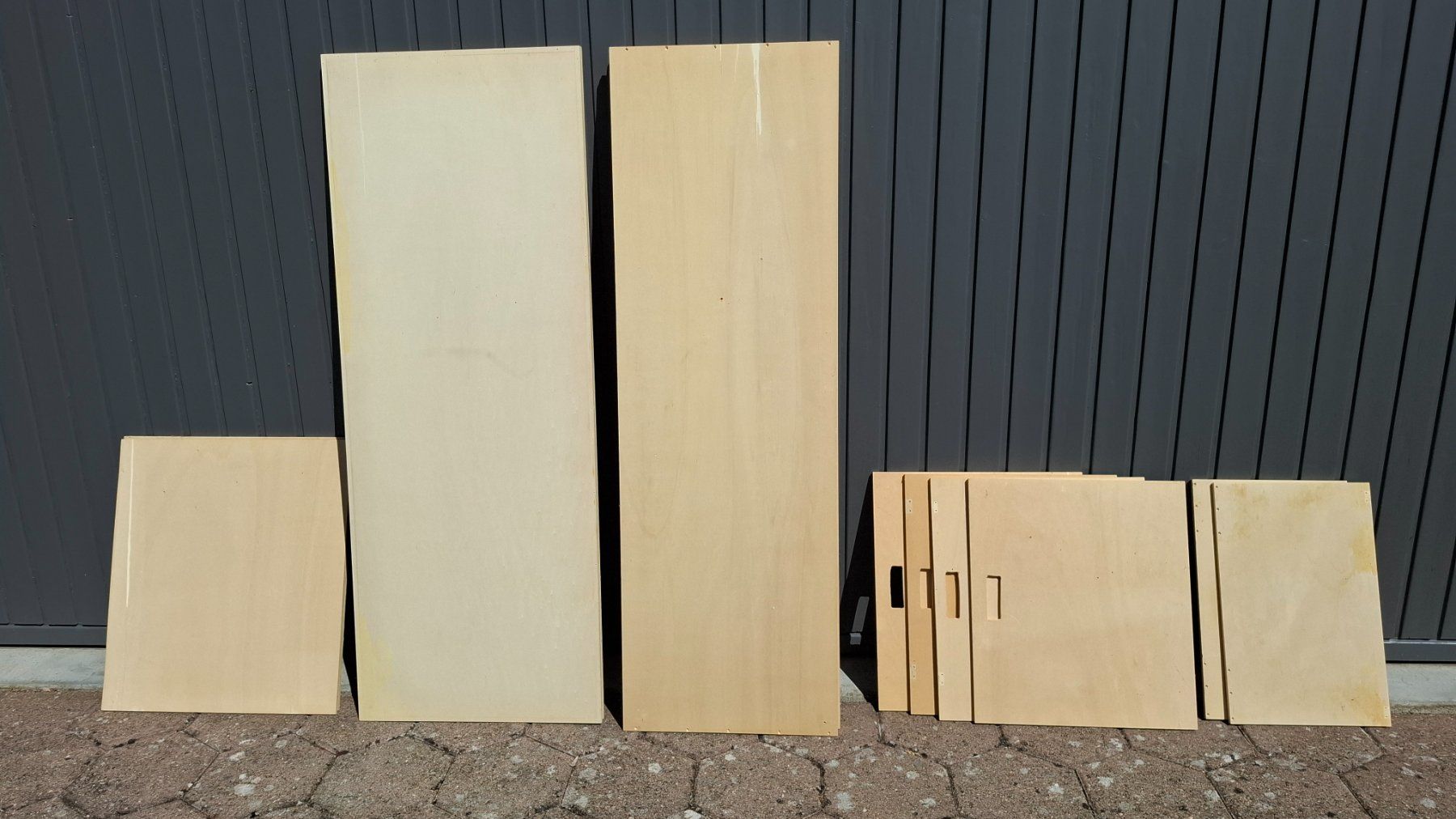 Articoli in legno: Diverse Sperrholzplatten gebraucht – Usato da Winterberg ZH venduto da Andora56