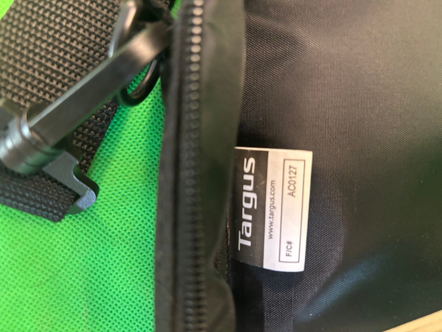 Targus Taschen: Notebooktasche klein Targus AC0127 – Neu (gemäss Beschreibung) aus Kilchberg ZH von bionicdog 3