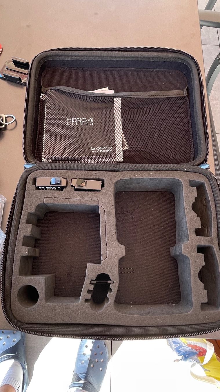 Gopro Action Cam: GoPro HERO4 Silver + lot d’accessoires + télécommande – Usato da Vuarrens venduto da Pipaps 5