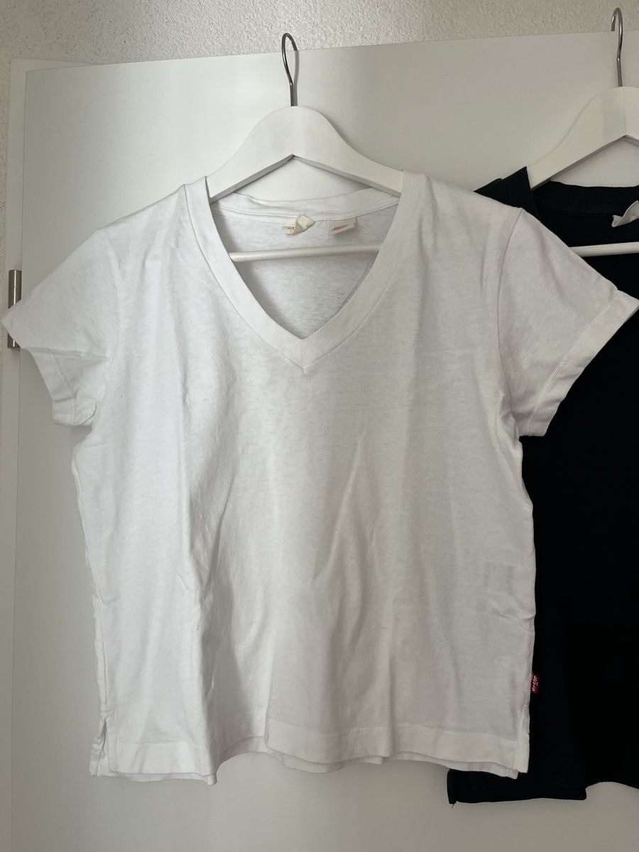 Levi's T-shirt: 2 Levi's T-Shirts Grösse XS – Usato da Frauenfeld venduto da heyLani 2