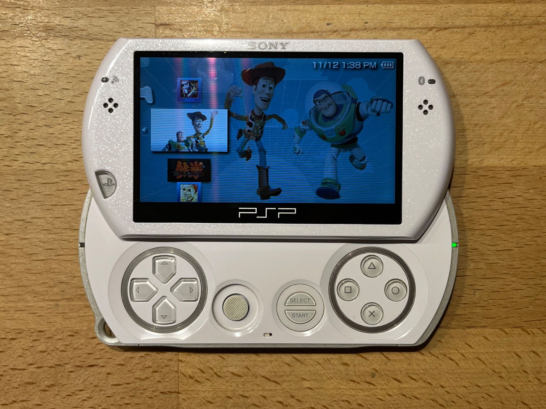 Sony Console: Sony PSP Go - Weiss - Inkl. Ladekabel – Usato da Thalwil venduto da ranx 1