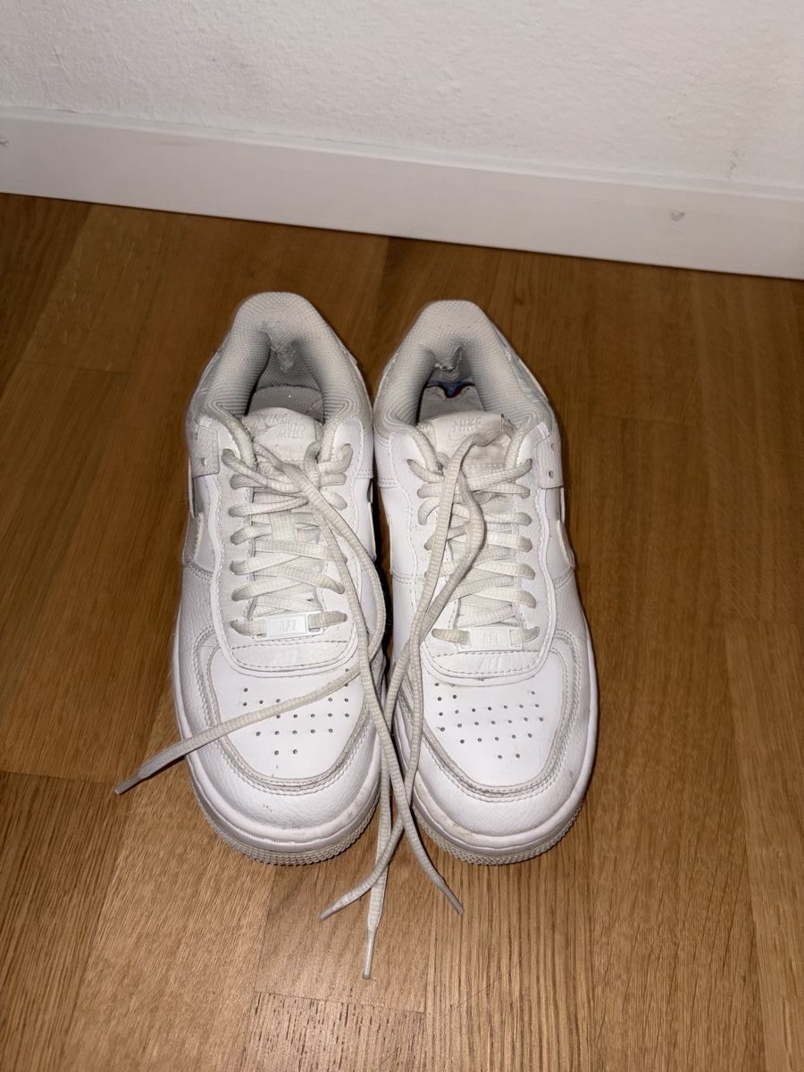 Nike Chaussures femmes: Nike Air Force – D'occasion à Spiez par deborahsarahhh 1
