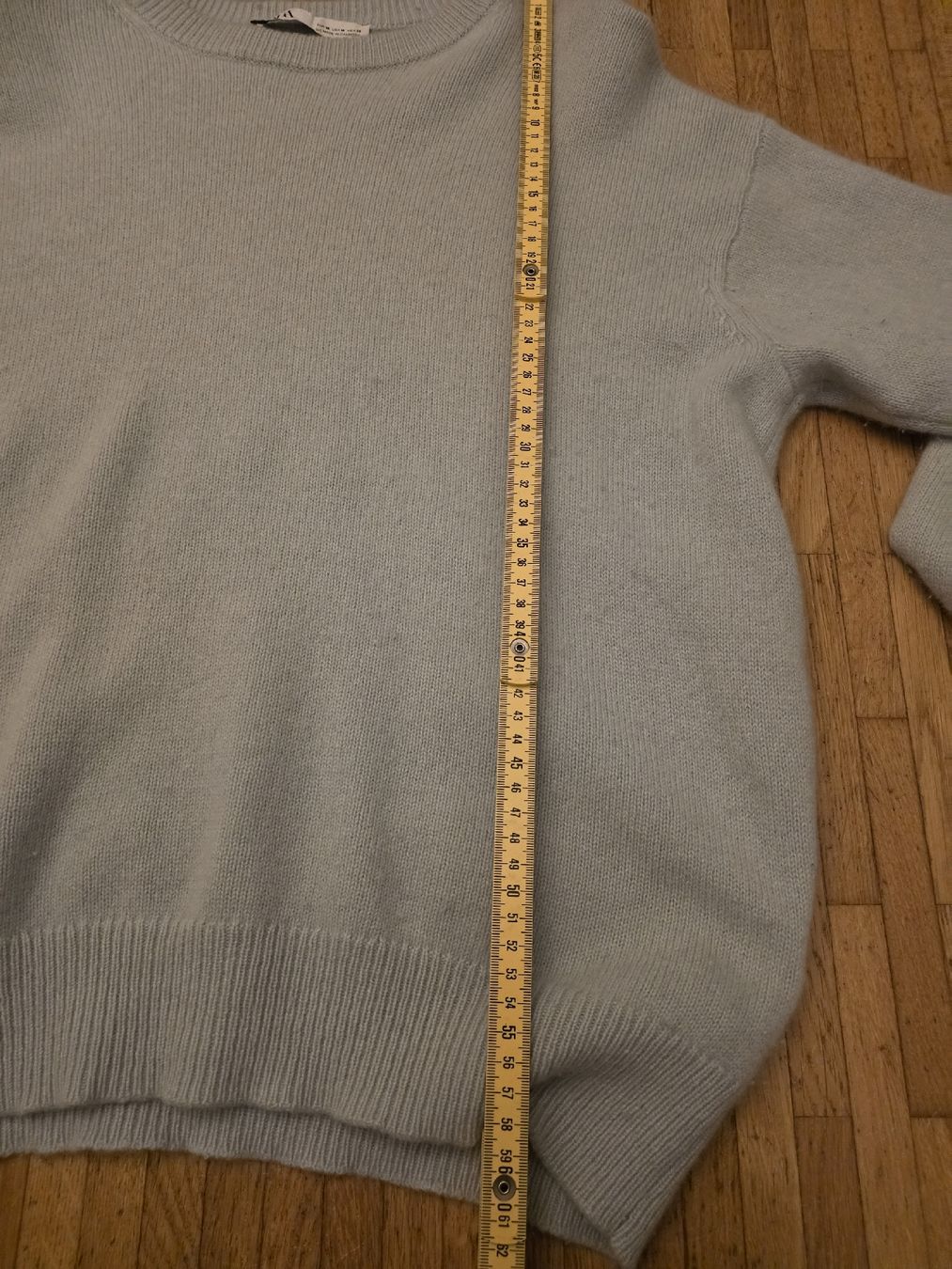 Zara Pulls & Sweat-shirts: Zara Kaschmir Pullover hellblau Grösse M gebrauchter Zustand – D'occasion à St. Gallen par heartbug 4