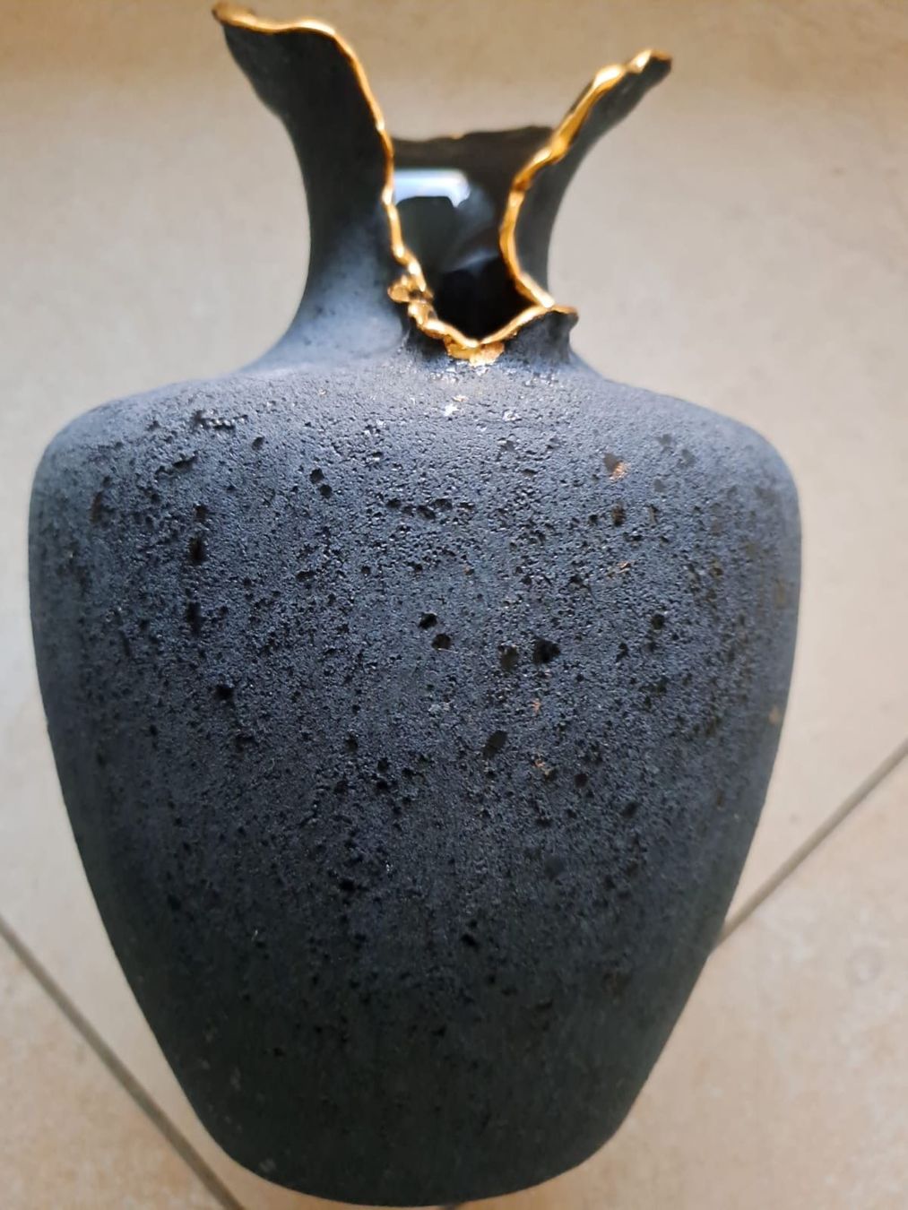 Vasen & Gefässe: schöne dekorative Vase mit Goldrand – Gebraucht aus Neuhausen am Rheinfall von mariess