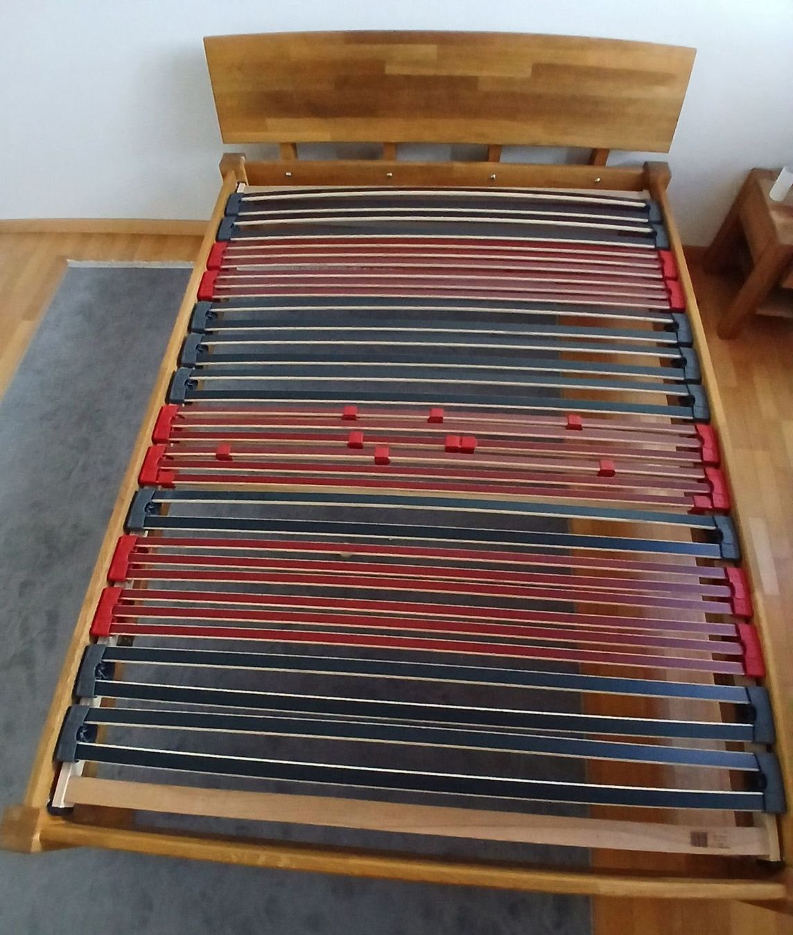 Lits: Doppelbett140*200 mit 2 Nachttisch – D'occasion à Pfyn par alex75 1