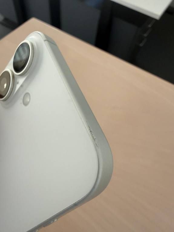 Telefoni cellulari / Smartphones: Apple iPhone 16 Plus 128 GB Weiss – Usato da Gattikon venduto da DarkKnight 2