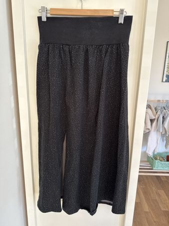 Schwarzer Midi Rock mit Punkten (one size)