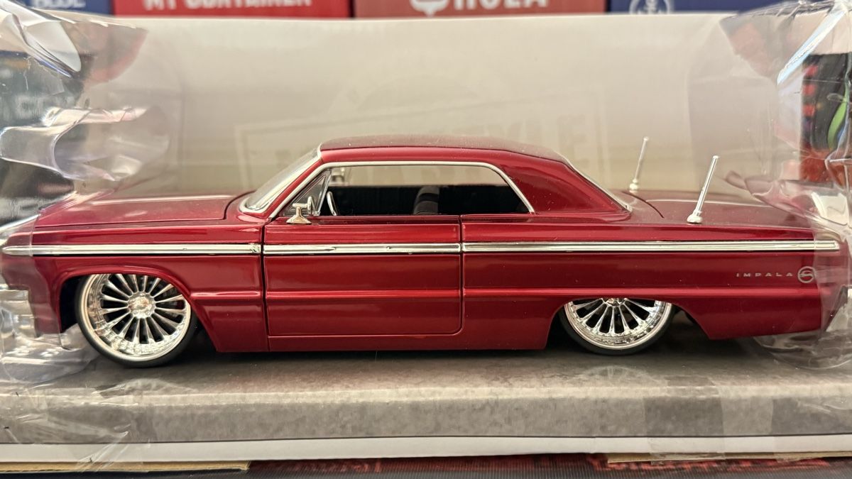 Chevrolet Modellautos:  1964 Chevy Impala Jada Rot 1:24  – Neu (gemäss Beschreibung) aus Basel von Zomeg