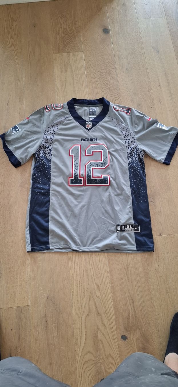 Nike Canottiere & Pantaloni: NFL Trikot Brady Patriots – Usato da Ruswil venduto da SIMBOB1992