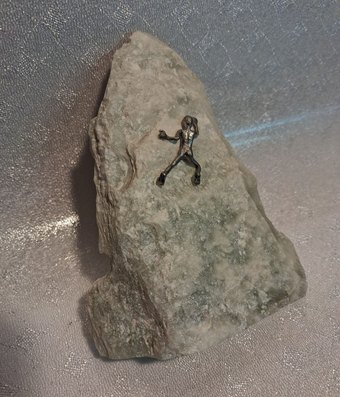 Minerali & Pietre curative: Stein Skulptur mit Kletterer Höhe 12 cm – Usato da Winterthur venduto da mar_jwg7 1