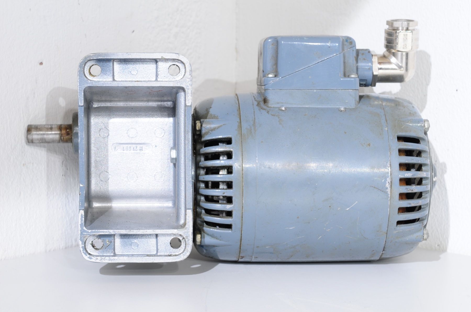 Motoren: Elektromotor 220/380 Volt mit Getriebe – Gebraucht aus Rheinfelden von Fotomechaniker-AD 2