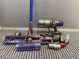Dyson V11 XXL Set + 3 Bodendüsen + Zubehör + Wandhalterung