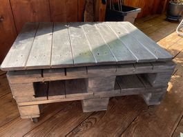 Pallettentisch grau lackiert mit Räder
