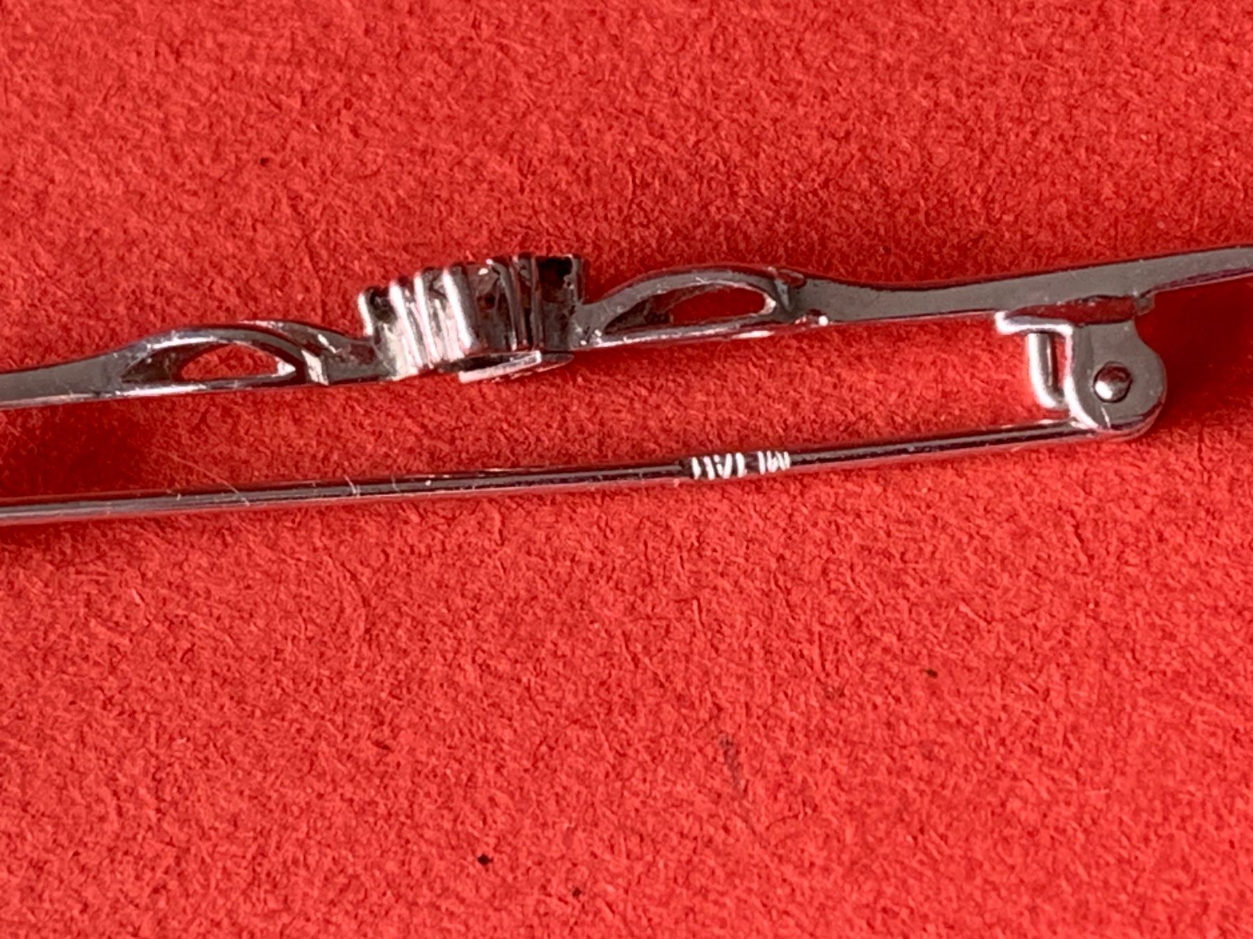 Spille & Fermagli: Klassische Brosche rot/weiss – Usato da Laufen venduto da Bellebellezza 7