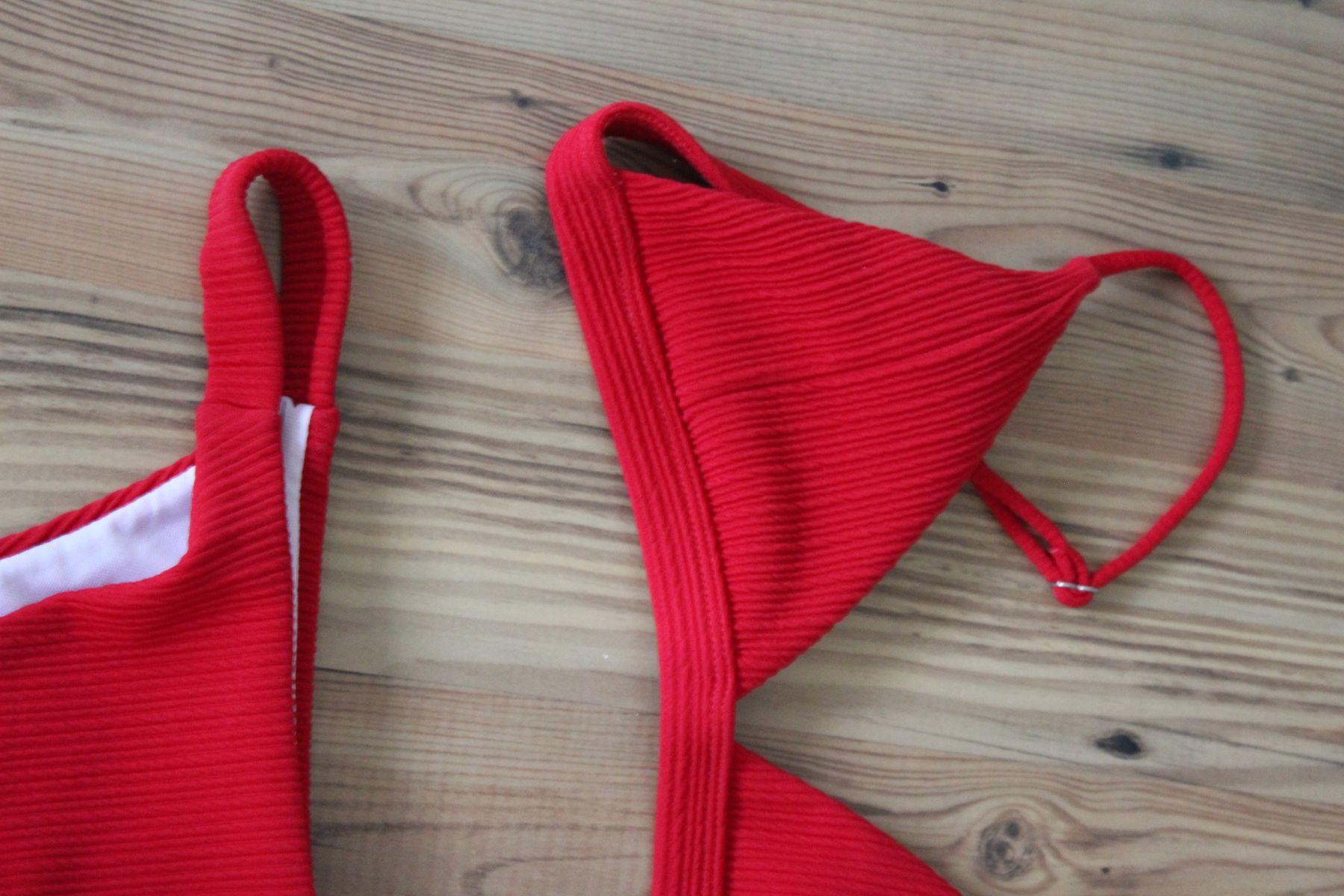 Badekleider & Bikinis: Fire red Bikini never worn – Neu und originalverpackt aus Bern von  1