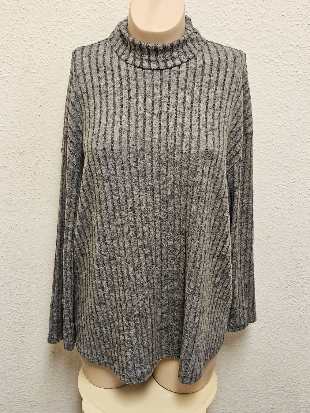 Shein Lotti di vestiti: SHEIN Strick-Set 2-teilig Pullover & Hose Gr. L – Usato da Urdorf venduto da ole_mrp9 9