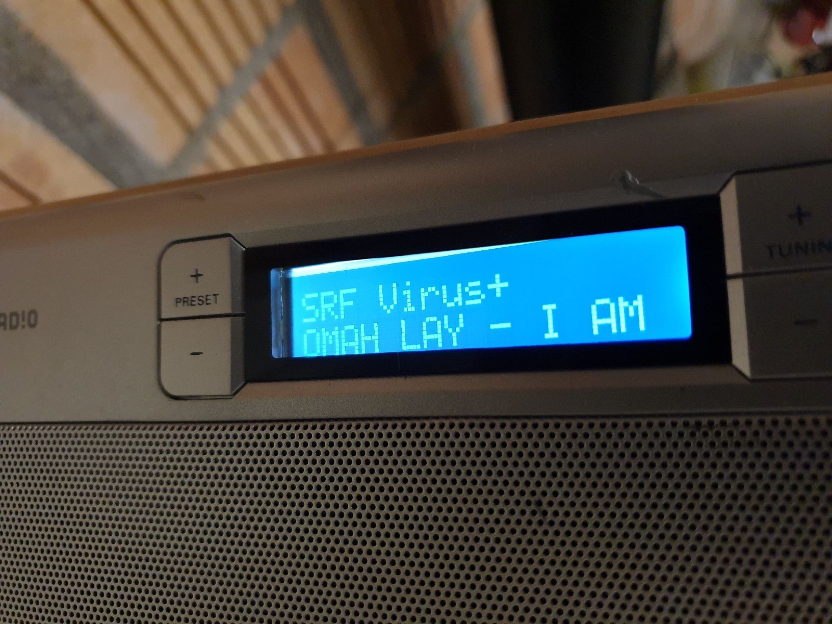 Philips Radio: Philips DAB+ Digitalradio mit Holzapplikation und Tragegriff – Difettoso da Ittigen venduto da Ziok187 7