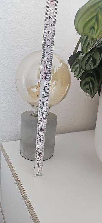 Lampade: Beton Lampe mit trendiger Glühbirne – Usato da Urtenen-Schönbühl venduto da sas_gl8q 1