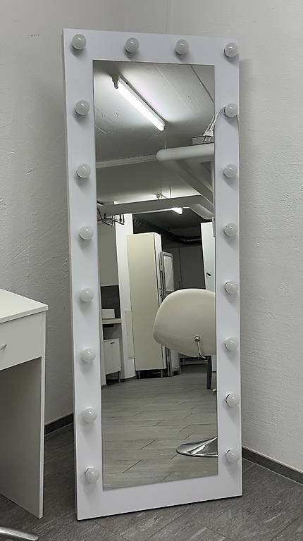 Kosmetik-& Massageliegen: Kosmetikstudio Möbel gebraucht  – Gebraucht aus Zürich von inf_95nf 2