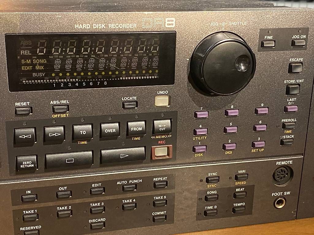 Akai Registratori: Akai DR8 Harddisk-Recorder – Usato da Zürich venduto da funktion02 1
