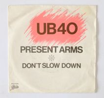 UB 40 - PRESENT ARMS