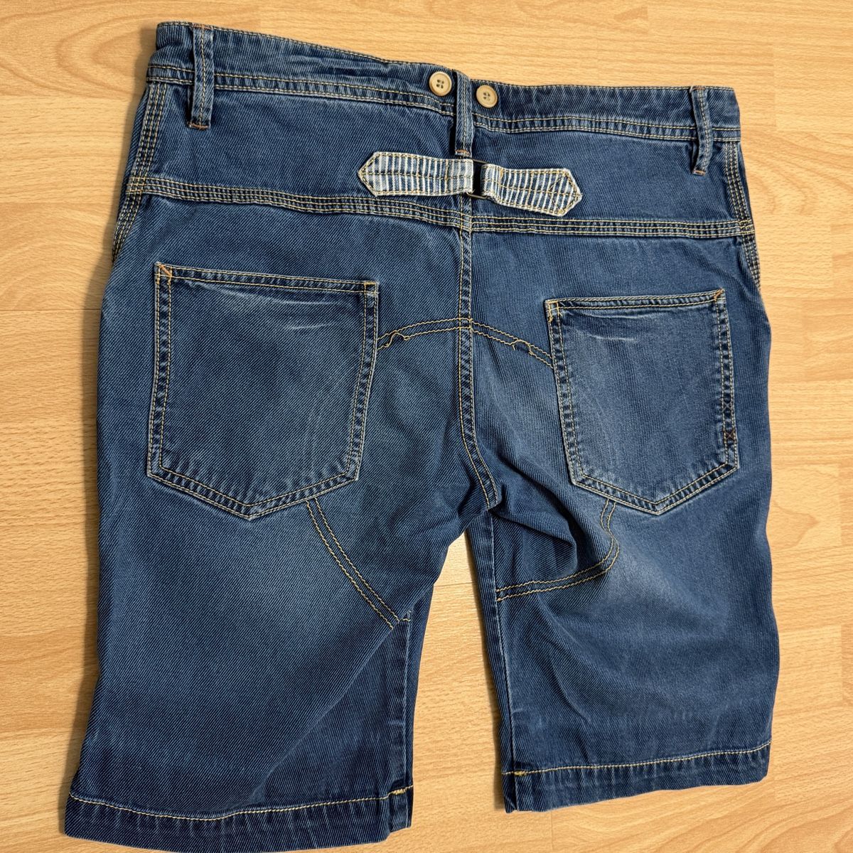 Pantaloni: Bershka Shorts Denim – Usato da Kilchberg ZH venduto da King_Arth 1