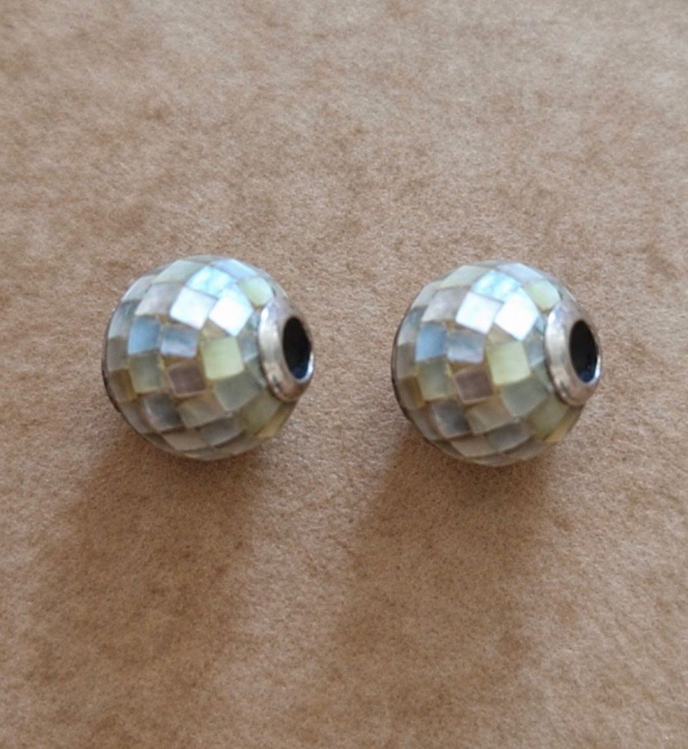 Thomas Sabo Ciondoli: 2x super schöne Perlmutter Beads von Thomas Sabo! – Nuovo (secondo la descrizione) da Basel venduto da Tashina