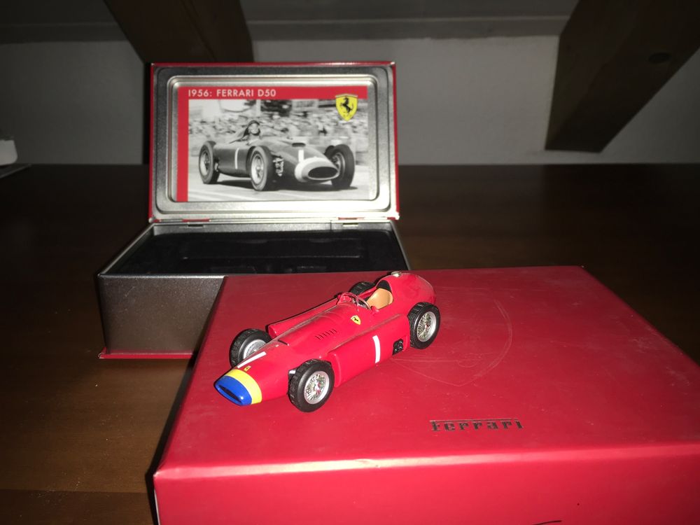 Miniature IXO Hot Wheels Ferrari D50 1956 - Fangio F1 - 1/43 - SF01/56