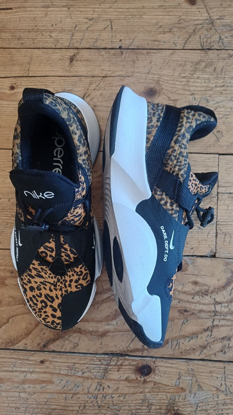Nike Scarpe da uomo: Nike Super Rep Groove animal print – Usato da Vevey venduto da Veveybien