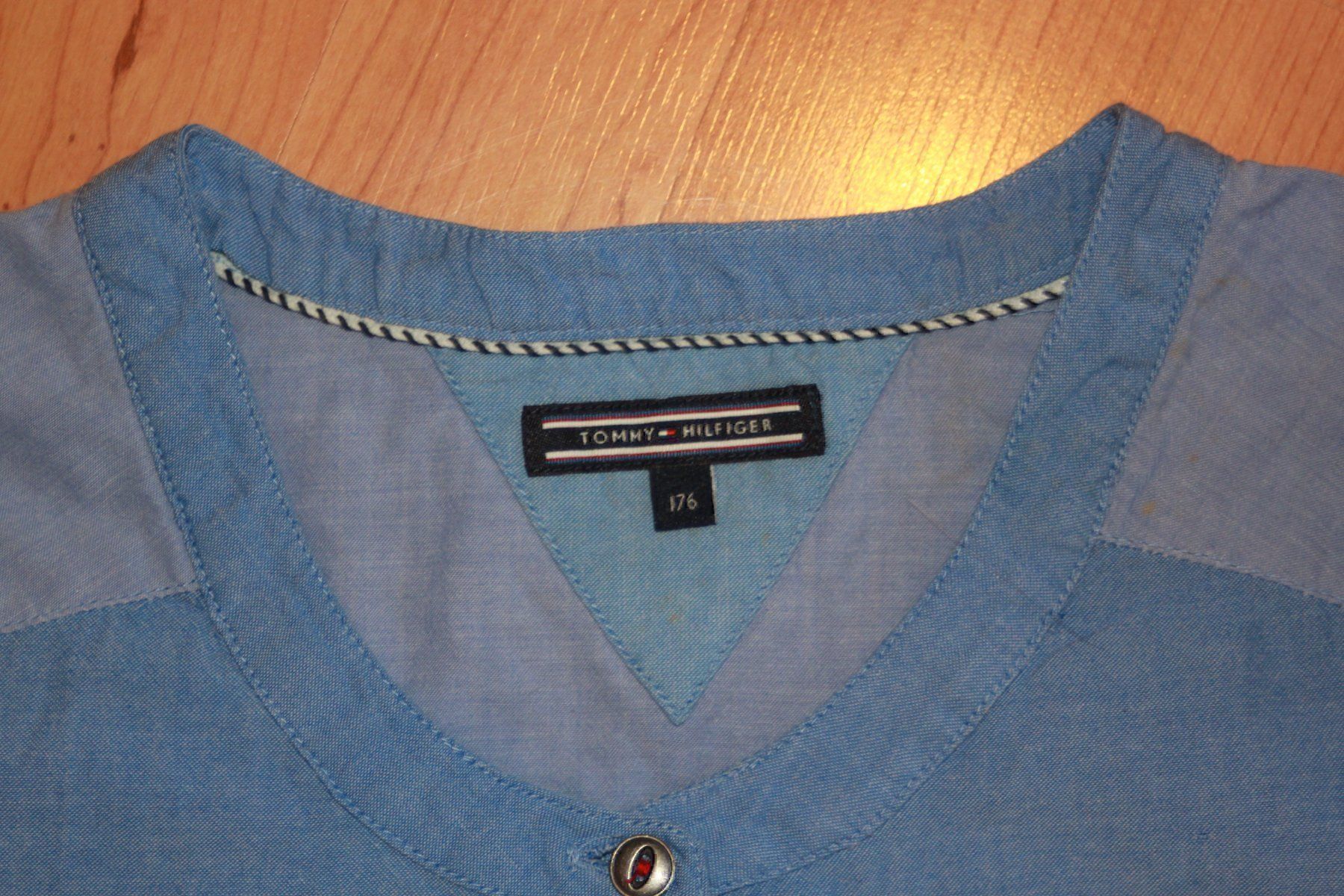 Tommy Hilfiger Camicette, T-shirt & Top: blaue Bluse 176 Tommy Hilfiger – Nuovo (secondo la descrizione) da Wenslingen venduto da Strick4Alpaca 1