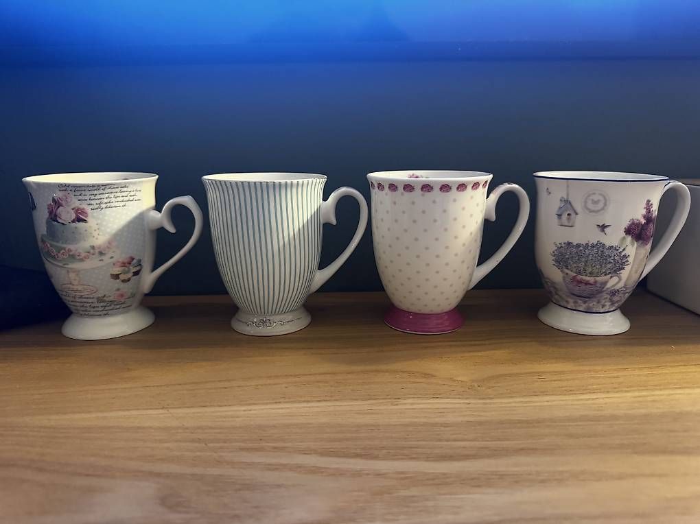 Tazze: Tasses à thé 4 pièces – Usato da Lausanne venduto da sborenov
