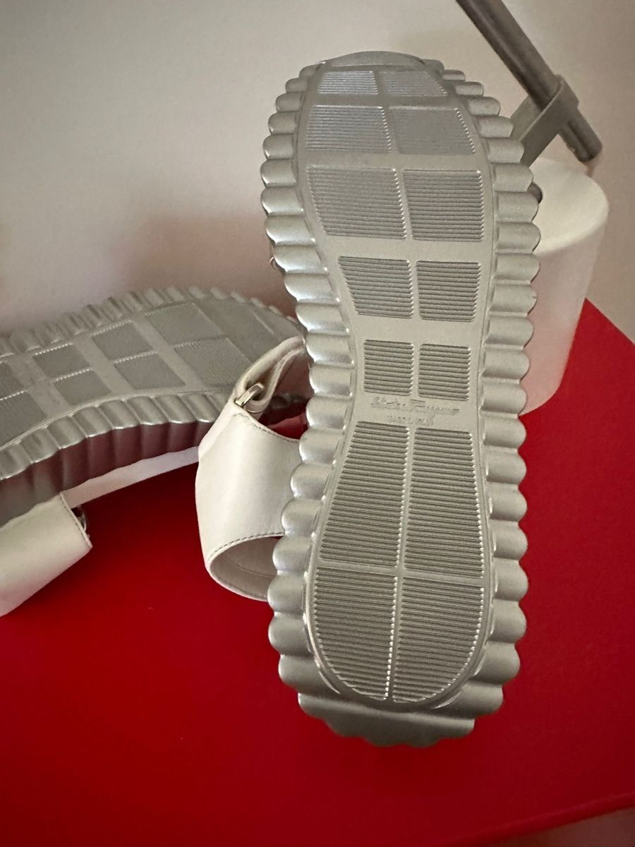 Salvatore Ferragamo Scarpe da donna: Salvatore Ferragamo Sandalen – Nuovo e nell'imballaggio originale da Binningen venduto da Yuliya15 4