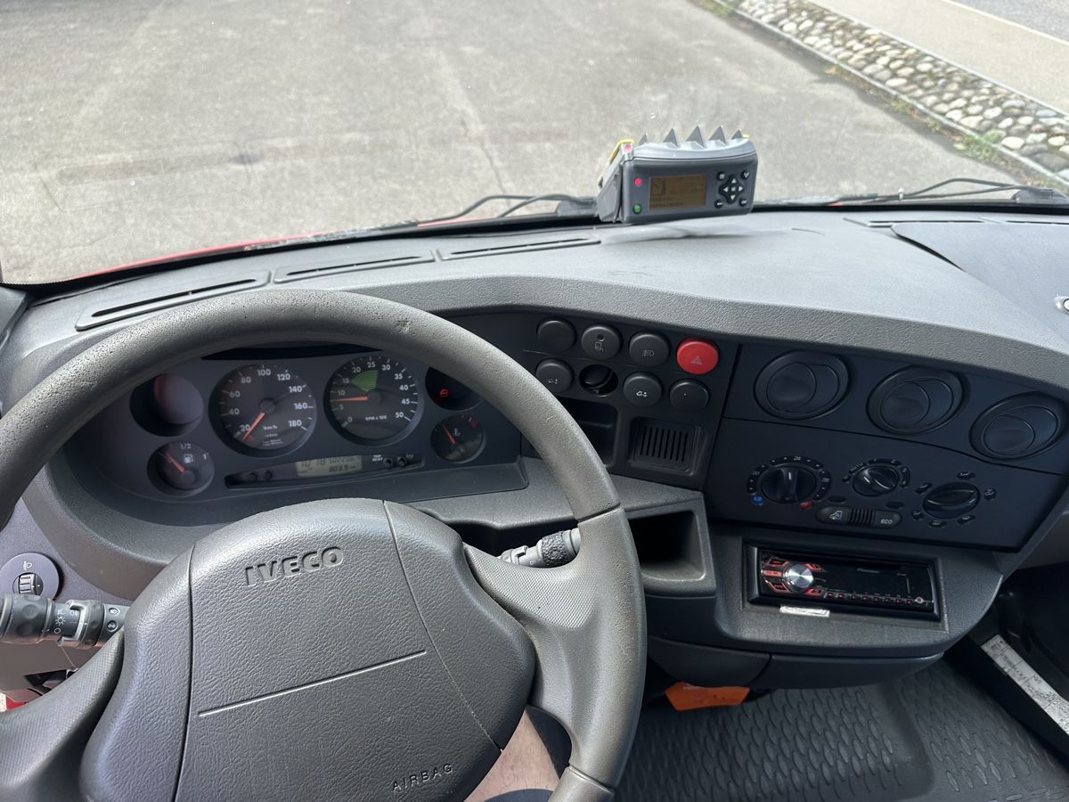 Iveco Lastwagen: Iveco Box Truck Red condition used – Gebraucht aus Weiach von Aleksandar.B 9