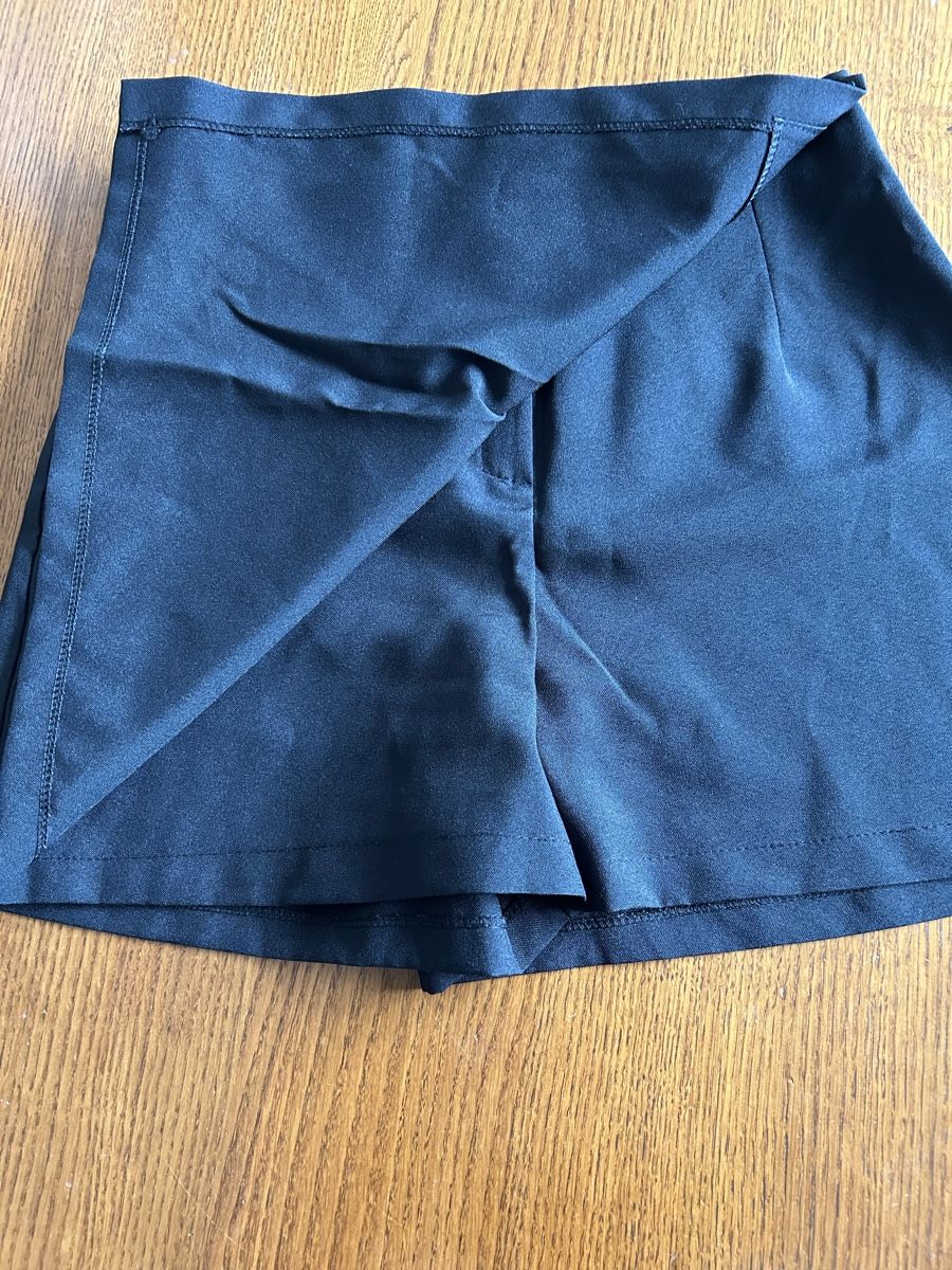 Pantaloni: Short dame – Nuovo (secondo la descrizione) da Montsevelier venduto da Batson 2