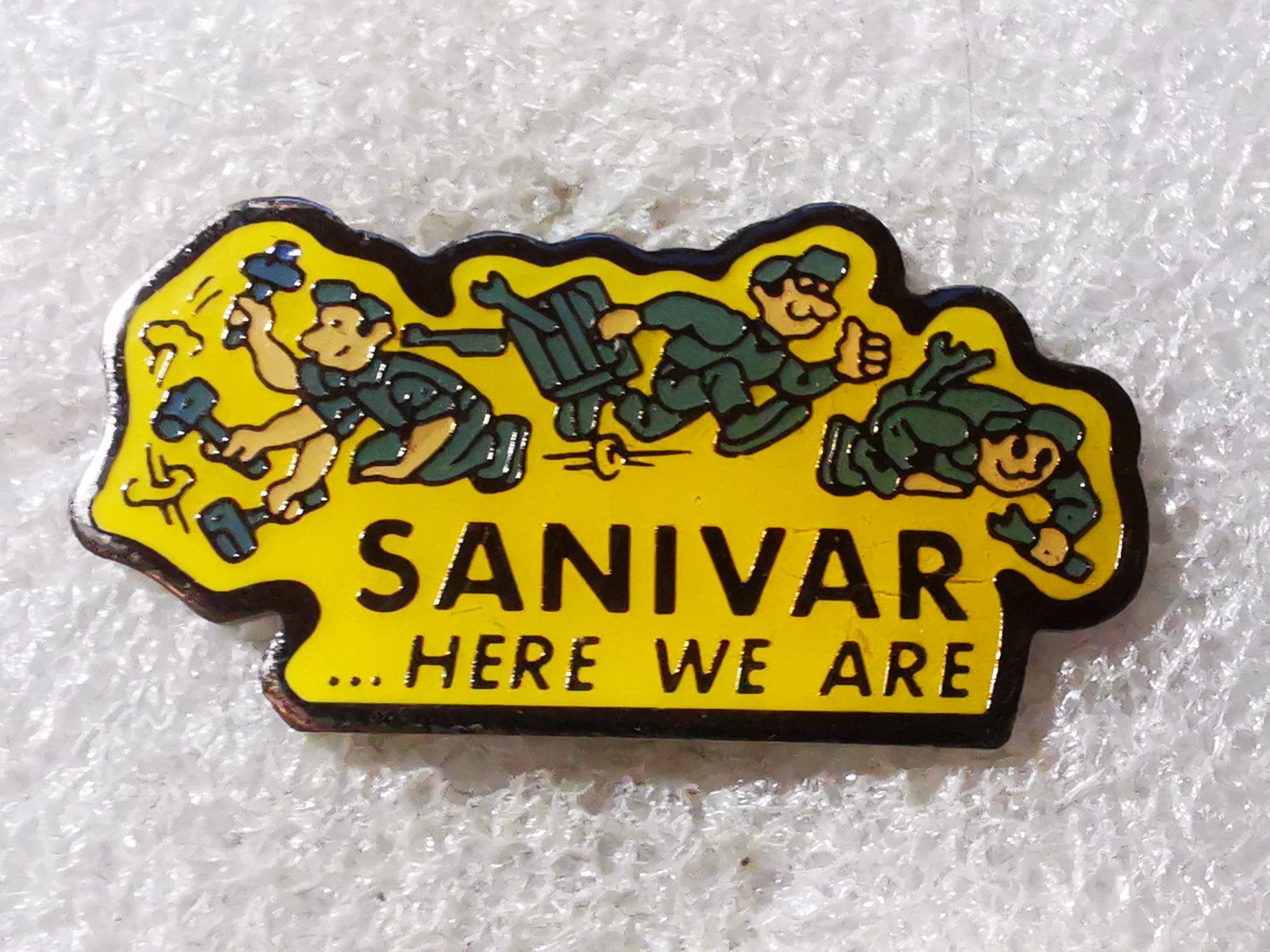 Placchette & Badge: Ansteckpin 123: Sanivar here we are – Usato da Oppligen venduto da Pin-Fall-Shop