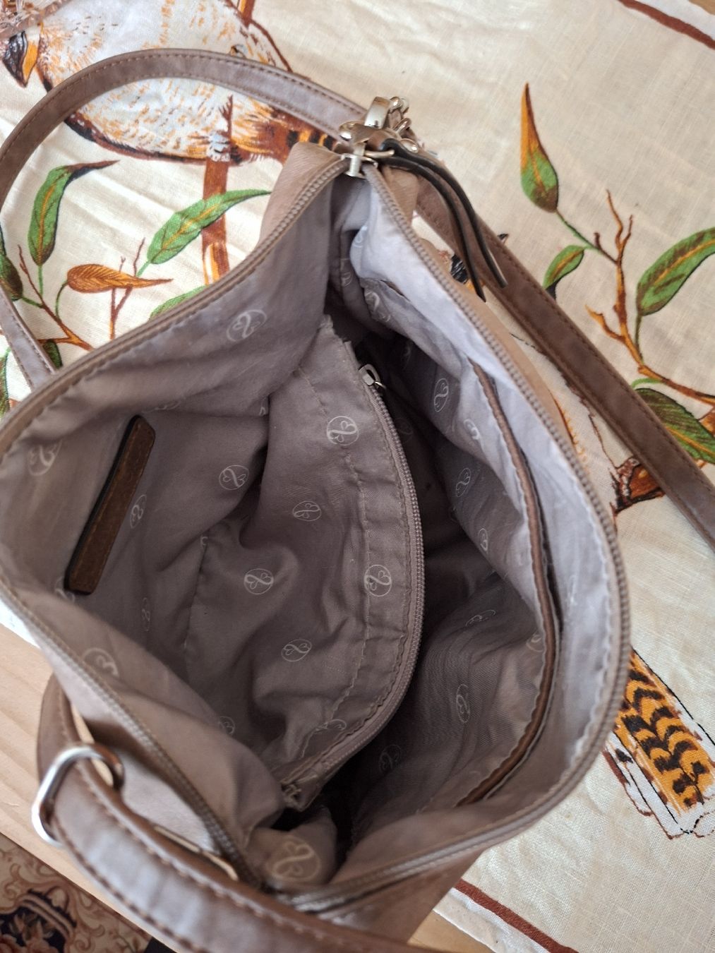 Taschen für Damen: Emily & Noah Handtasche, neuwertig, Herbst-chic! – Neu (gemäss Beschreibung) aus Marbach LU von antanarivo 1