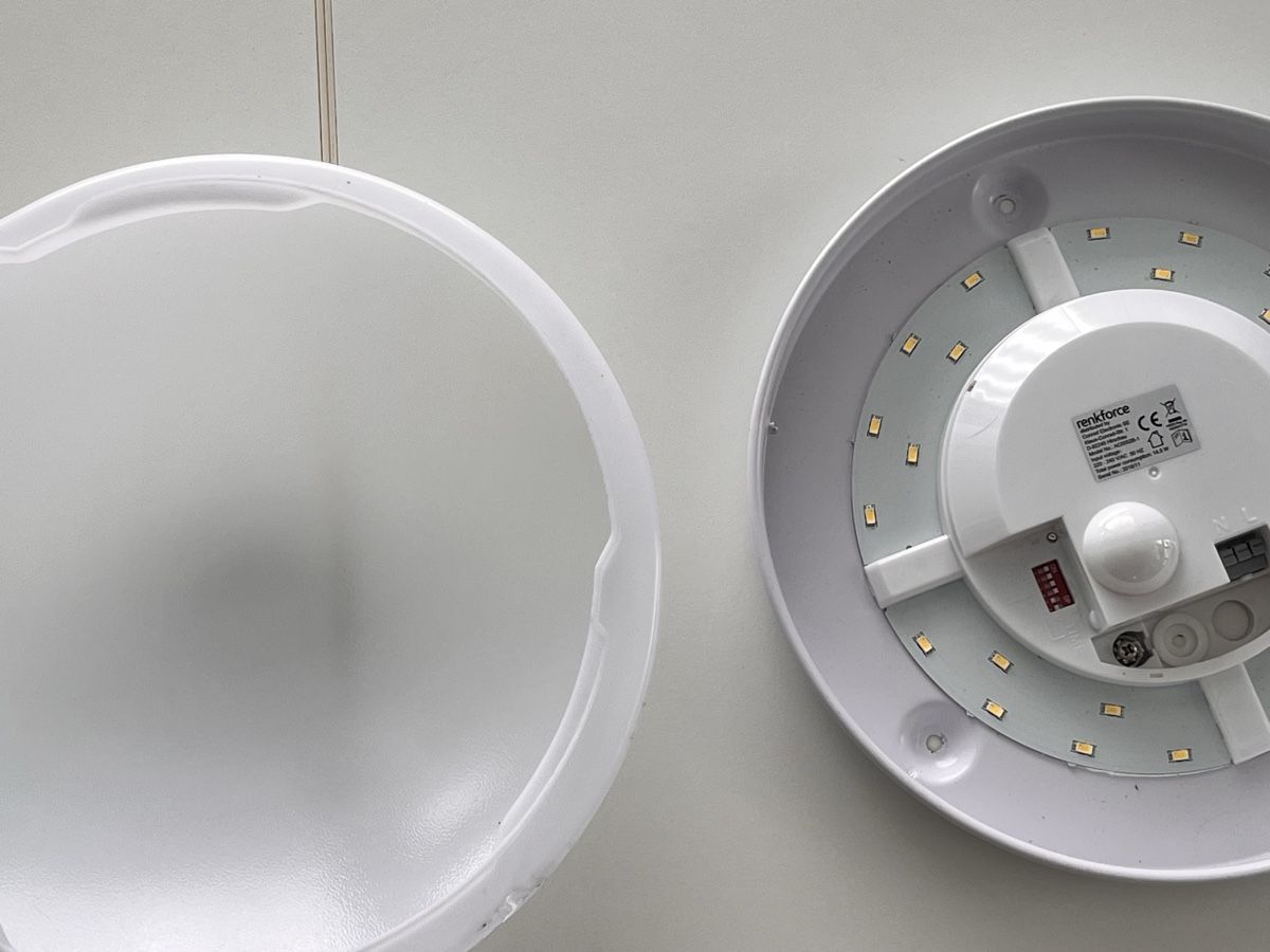 Kronleuchter & Deckenlampen: Deckenlampe mit Lampenschirm aus Kunststoff – Gebraucht aus Oberentfelden von mar_hsq9 3