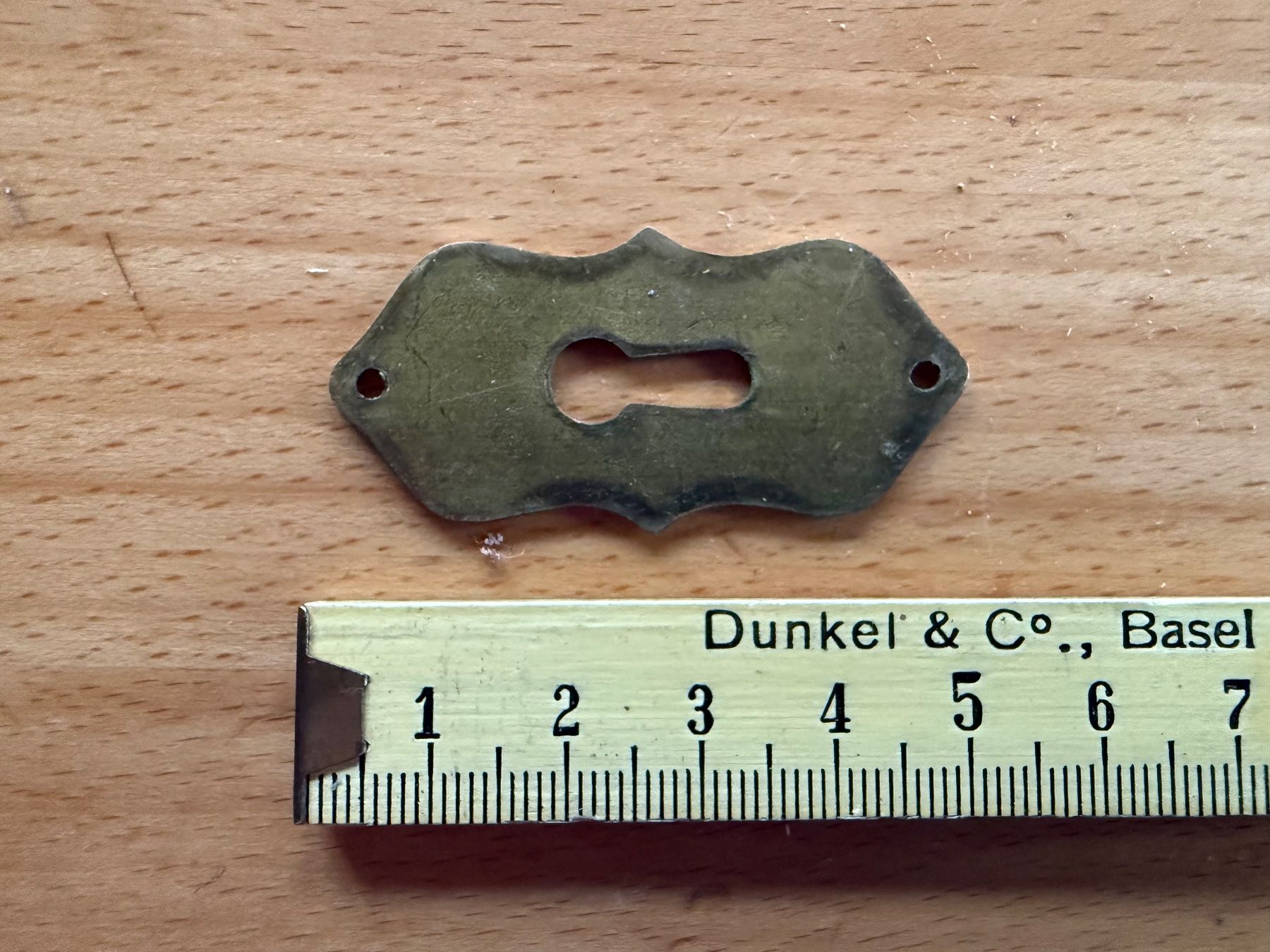 Eisenwaren: Schlossschild aus Messing – Gebraucht aus Amden von vipernatter 1